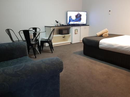 Golden Reef Motor Inn