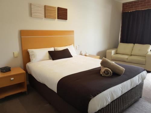 Golden Reef Motor Inn