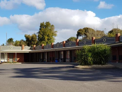 Golden Reef Motor Inn