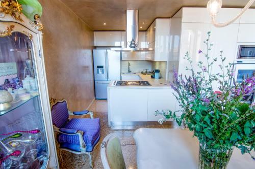 Opera Luxury Apartment