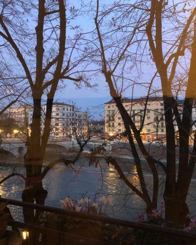 Riverview City Apartment