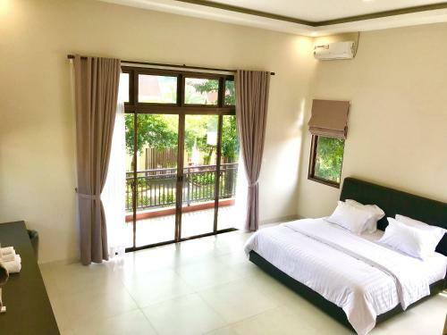 Extravaganza 5 Bedrooms Villa Vimala Hills