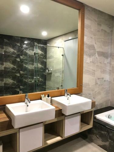 Extravaganza 5 Bedrooms Villa Vimala Hills