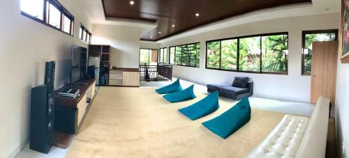 Extravaganza 5 Bedrooms Villa Vimala Hills