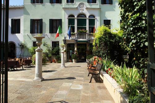 Hotel Pensione Accademia - Villa Maravege
