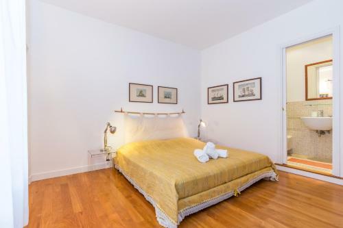 Hostal Amadeus Holidays