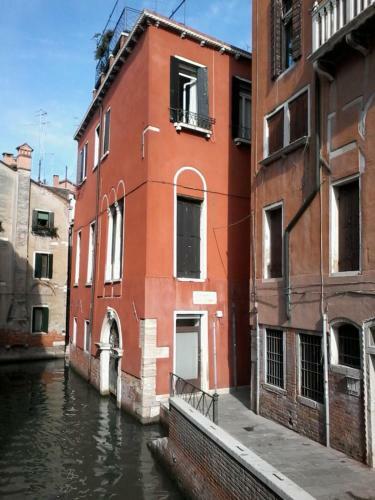 Hostal Amadeus Holidays