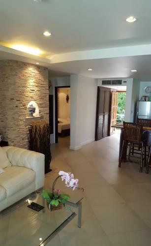 Karon Beach Apartment Sea View