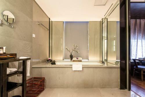 Shuibu Joy Spa Hotel