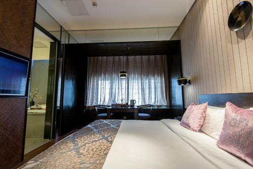 Shuibu Joy Spa Hotel