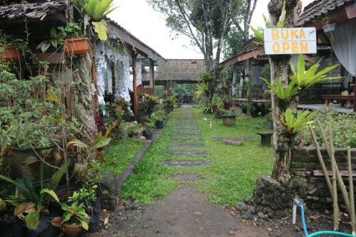 Jujugan Homestay & Resto