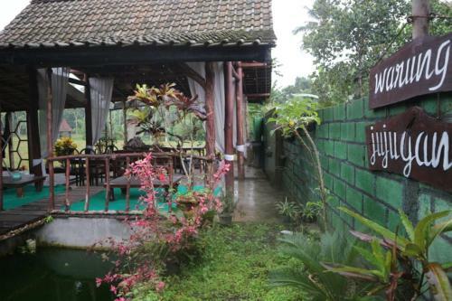 Jujugan Homestay & Resto