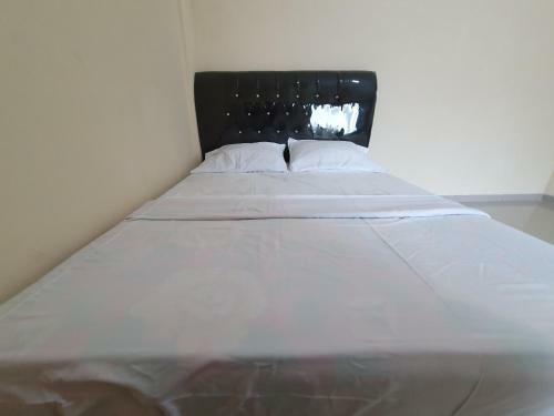 Hotel Oyo 90945 Arizon Kost