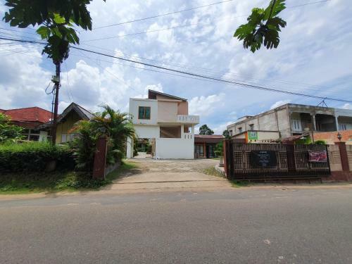 Hotel Oyo 90945 Arizon Kost