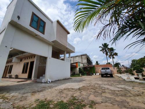 Hotel Oyo 90945 Arizon Kost