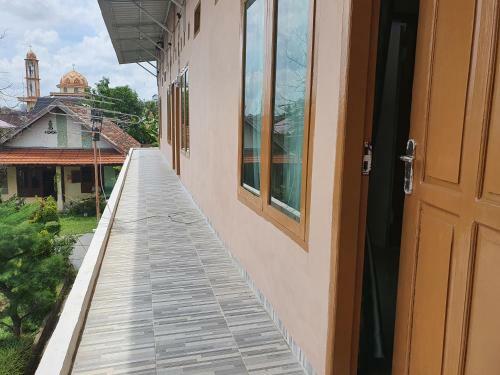 Hotel Oyo 90945 Arizon Kost