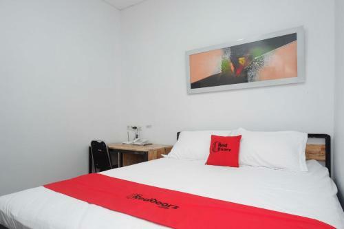 Hotel Reddoorz Plus Near Patung Kuda Undip