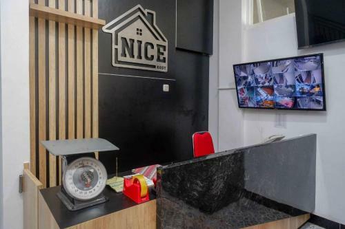 Hotel Reddoorz Plus Near Patung Kuda Undip