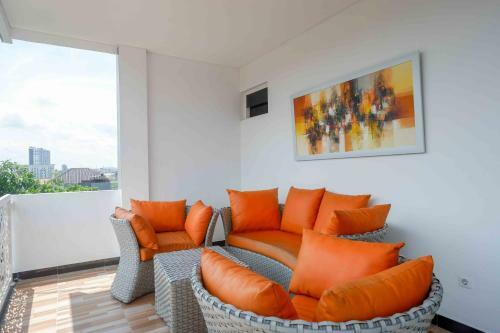 Hotel Reddoorz Plus Near Patung Kuda Undip