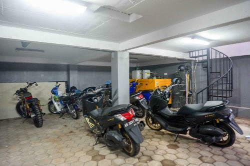 Hotel Reddoorz Plus Near Patung Kuda Undip