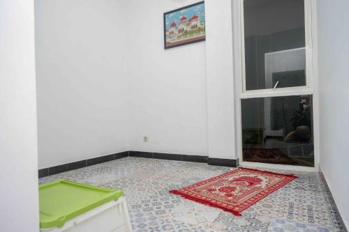 Hotel Reddoorz Plus Near Patung Kuda Undip