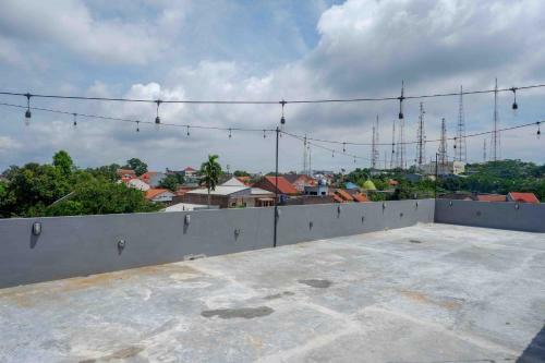 Hotel Reddoorz Plus Near Patung Kuda Undip