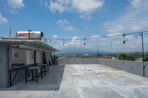 Hotel Reddoorz Plus Near Patung Kuda Undip