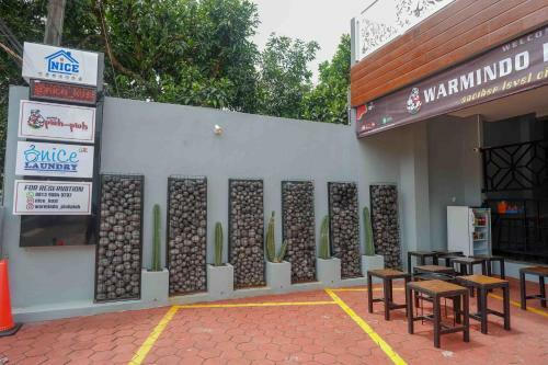 Hotel Reddoorz Plus Near Patung Kuda Undip