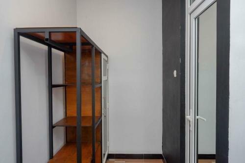 Hotel Reddoorz Plus Near Patung Kuda Undip