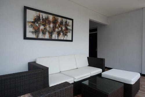 Hotel Reddoorz Plus Near Patung Kuda Undip