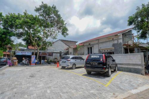 Hotel Reddoorz Plus Near Patung Kuda Undip