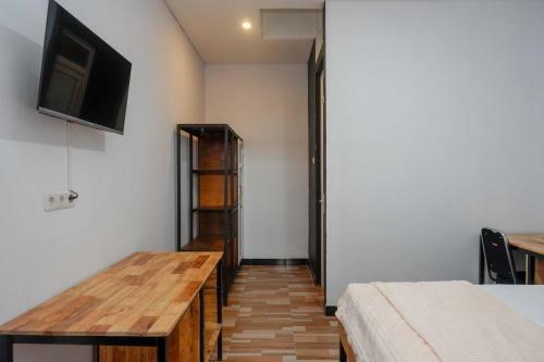 Hotel Reddoorz Plus Near Patung Kuda Undip