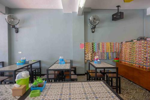 Hotel Reddoorz Plus Near Patung Kuda Undip