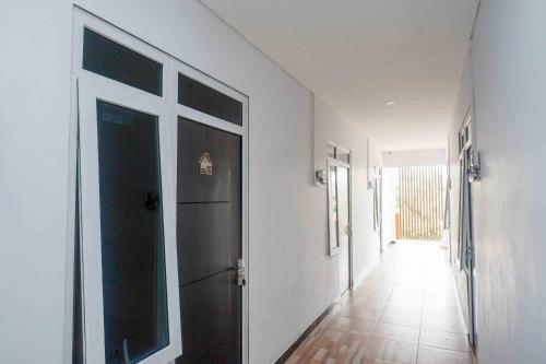 Hotel Reddoorz Plus Near Patung Kuda Undip