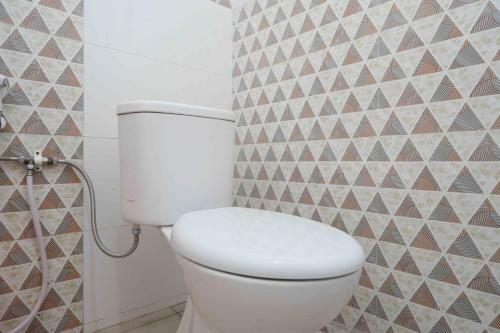Hotel Reddoorz Plus Near Patung Kuda Undip