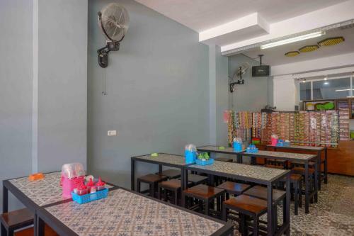 Hotel Reddoorz Plus Near Patung Kuda Undip