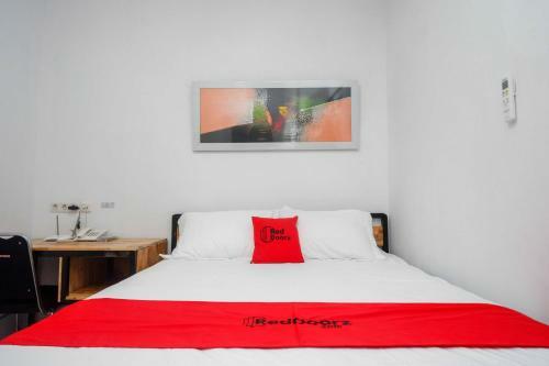 Hotel Reddoorz Plus Near Patung Kuda Undip