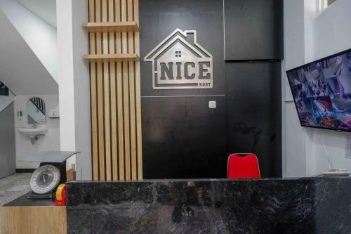 Hotel Reddoorz Plus Near Patung Kuda Undip