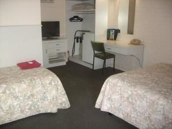 Travelway Motel