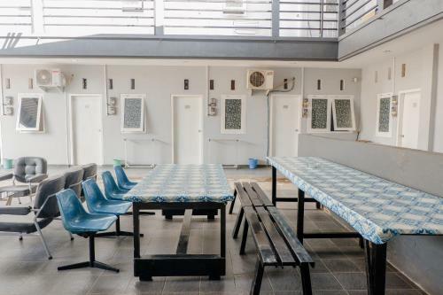 Hotel Vaccinated Staff - Oyo 1176 J3 Residence Syariah