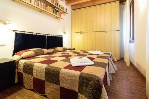 Hostal Veneziacentopercento Rooms