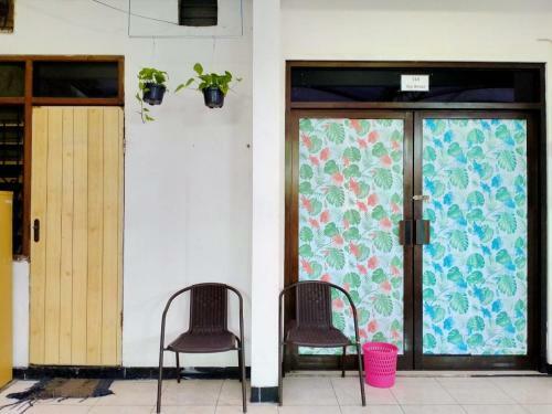 Hostal Pelangi Trenggilis Guesthouse