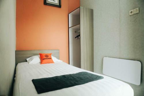 Hotel Koolkost Near University Of Surabaya