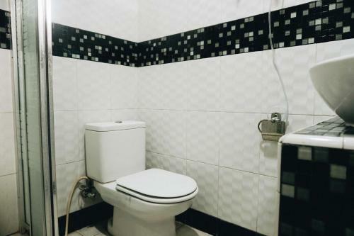 Hotel Koolkost Near University Of Surabaya