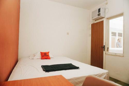 Hotel Koolkost Near University Of Surabaya