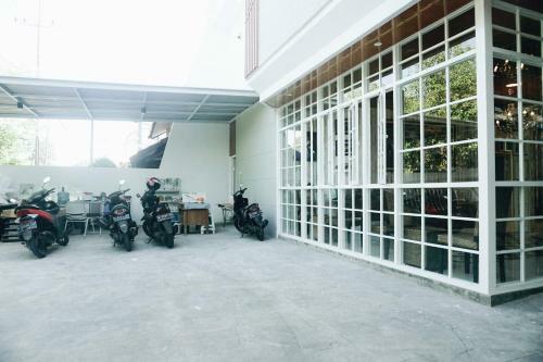 Hotel Koolkost Near University Of Surabaya