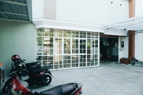 Hotel Koolkost Near University Of Surabaya