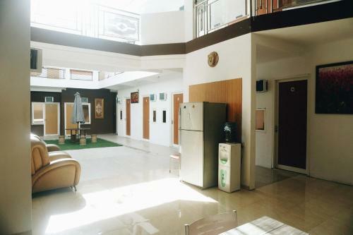 Hotel Koolkost Near University Of Surabaya