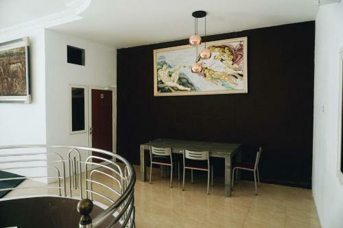 Hotel Koolkost Near University Of Surabaya