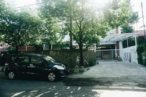 Hotel Koolkost Near University Of Surabaya